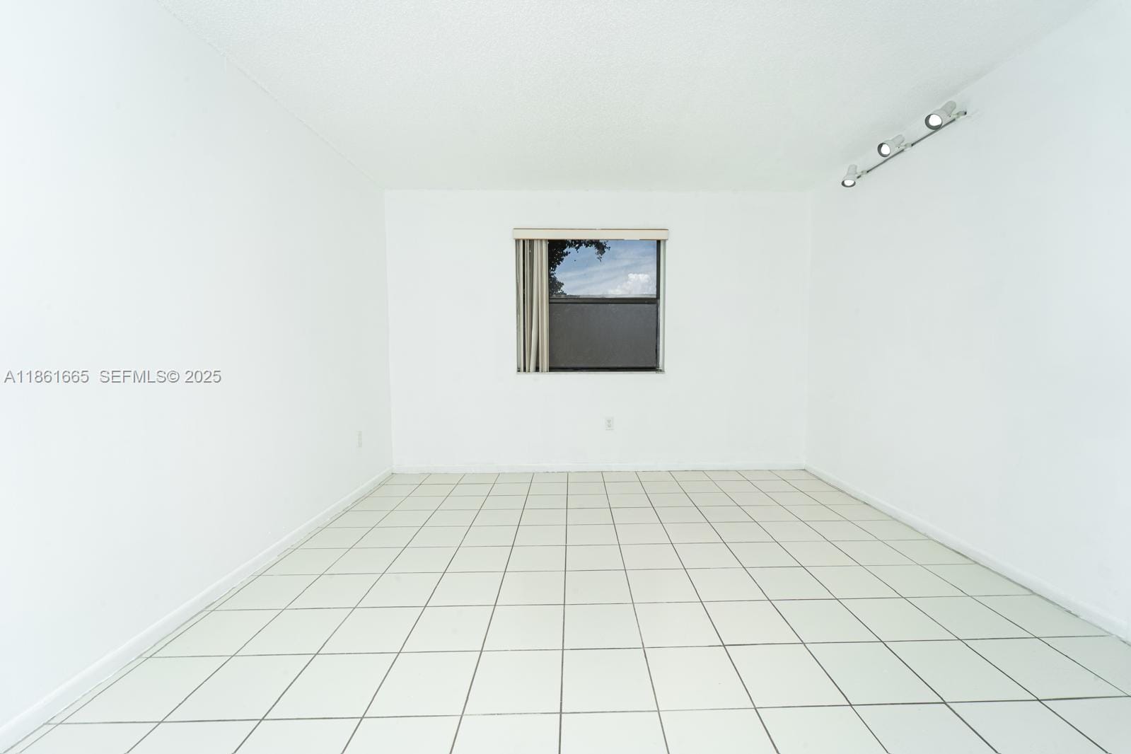 576 NW 114th Avenue 203, Sweetwater, FL 33172 photo 3