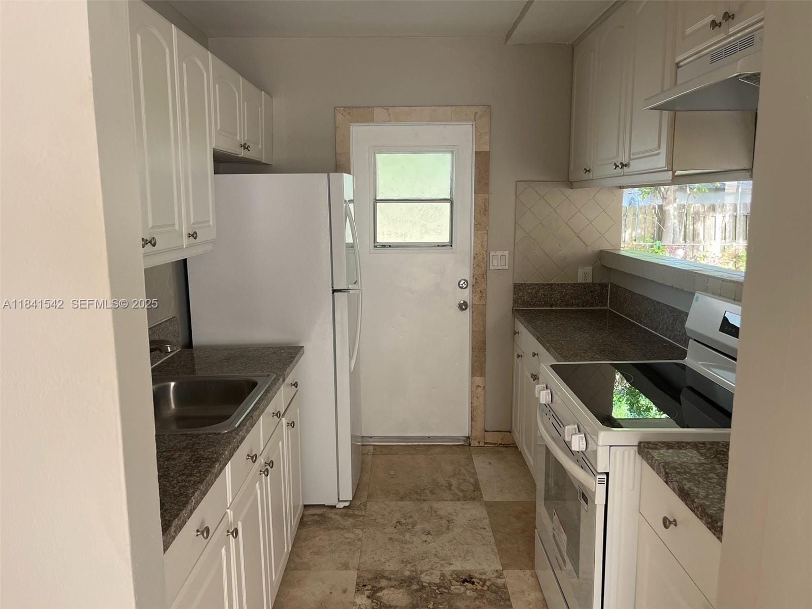 1450 N 64th Avenue — photo 9