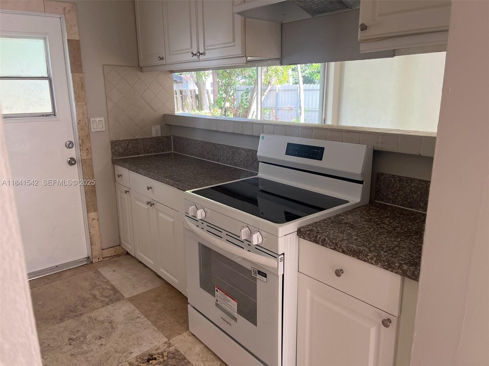 1450 N 64th Avenue — photo 10
