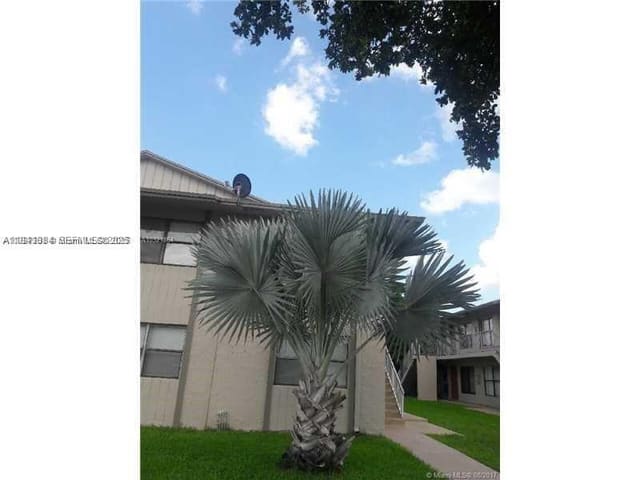 15304 SW 72nd Street 28-14, Miami, FL 33193