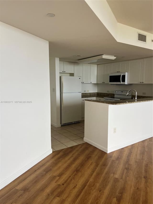 19501 W Country Club Drive 1411, Turnberry On The Green, Aventura, FL