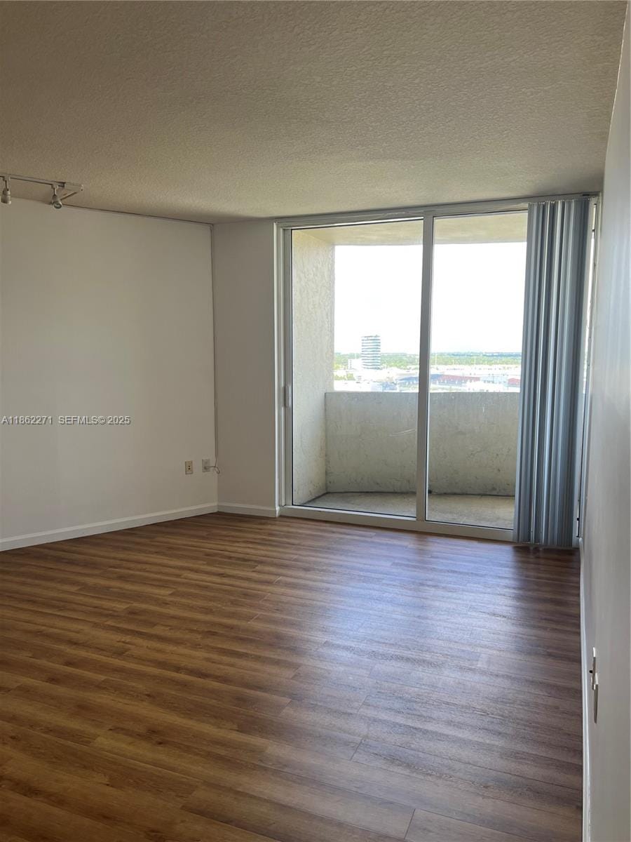 19501 W Country Club Drive 1411 — photo 2
