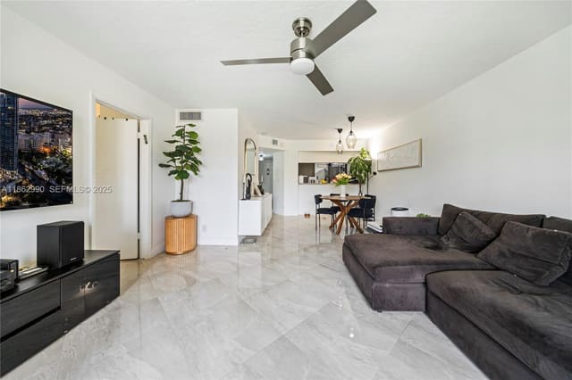 10401 W Broward Boulevard 209, sold in Plantation Racquet Club, Plantation, FL