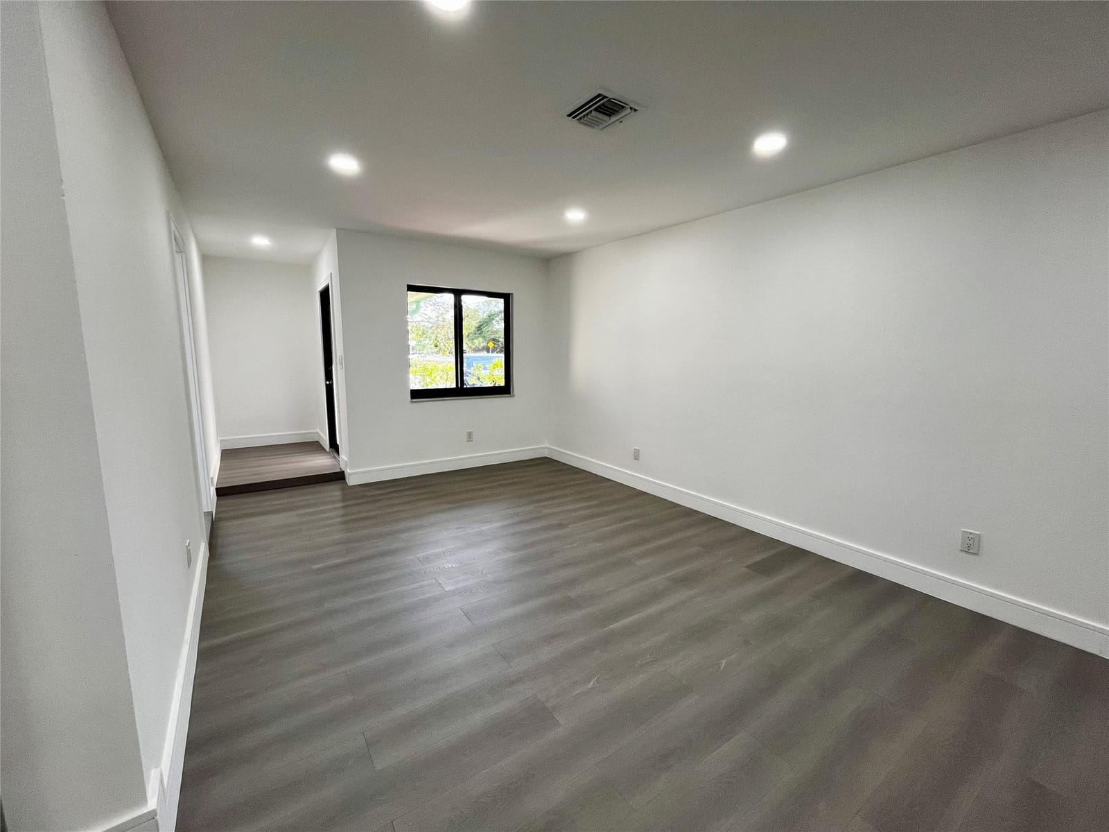 10901 NW 41st Drive — photo 5
