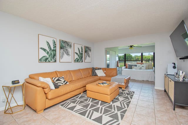 4696 Lucerne Lakes Boulevard 102, Lake Worth, FL 33467