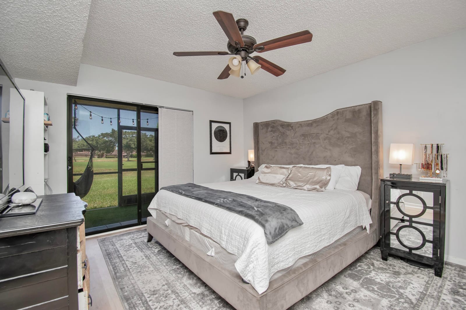 4696 Lucerne Lakes Boulevard 102, Lake Worth, FL 33467 photo 2