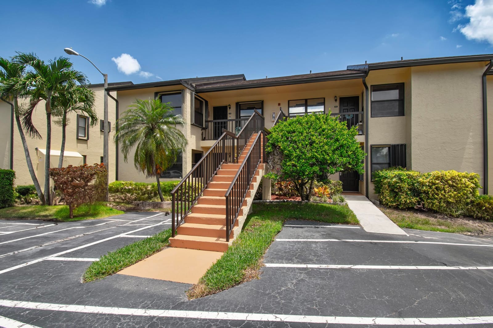 4696 Lucerne Lakes Boulevard 102, Lake Worth, FL 33467 photo 3