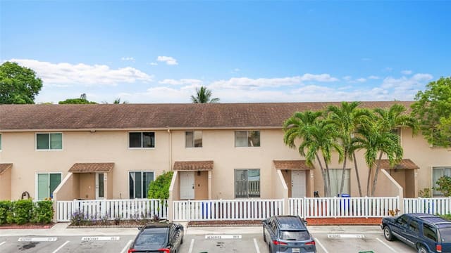 1629 NW 80th Avenue D, sold in Townhomes Of Oriole Ii, Margate, FL