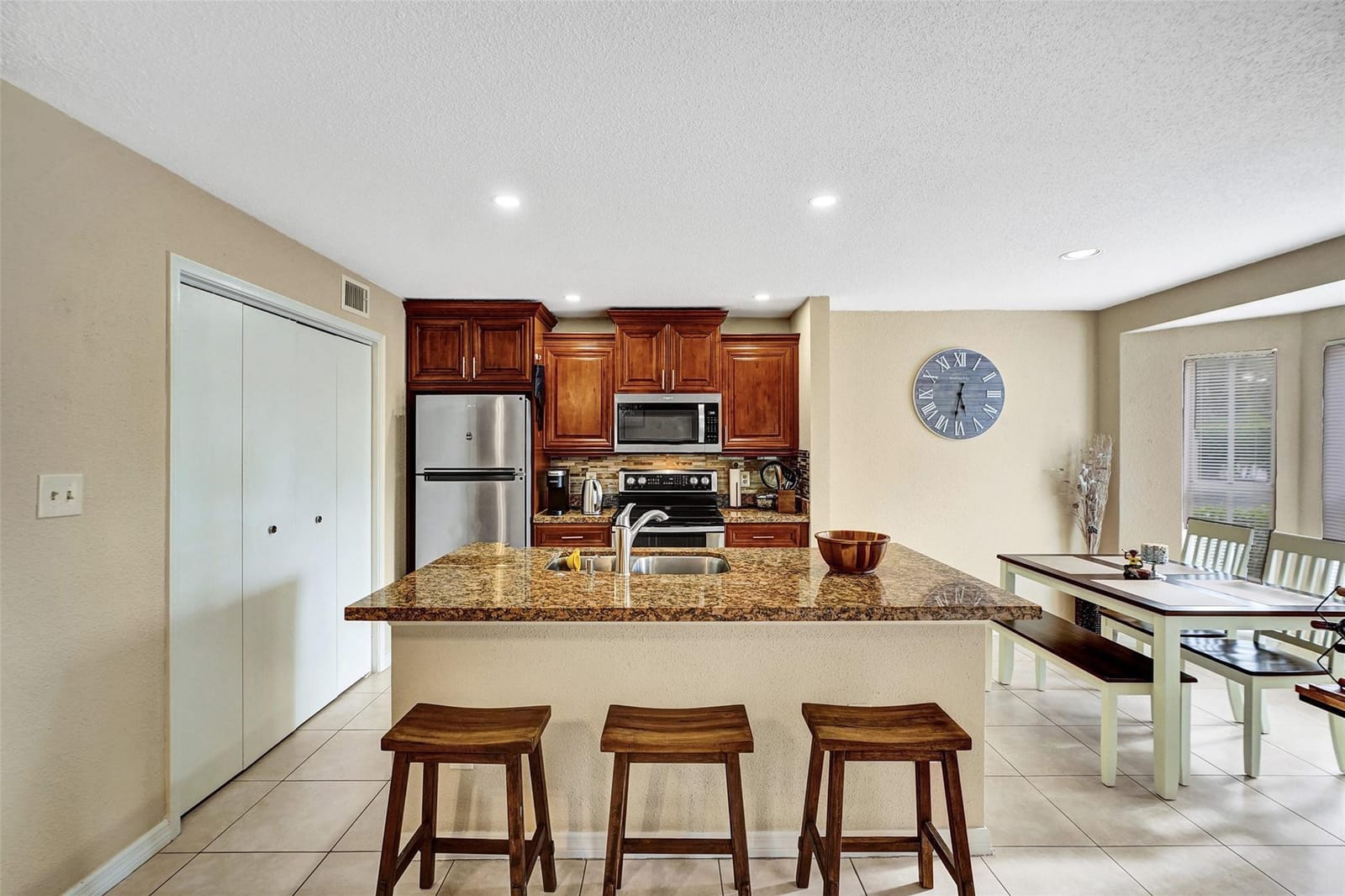 777 Riverside Drive 1517 — photo 10
