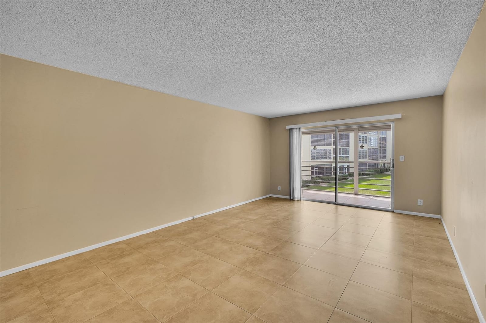 2903 Victoria Circle C2 — photo 10