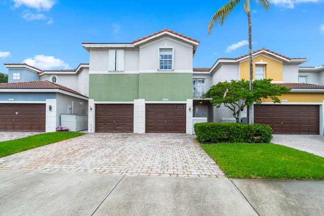 8022 NW 114th Place, sold in Netherlands, Doral, FL