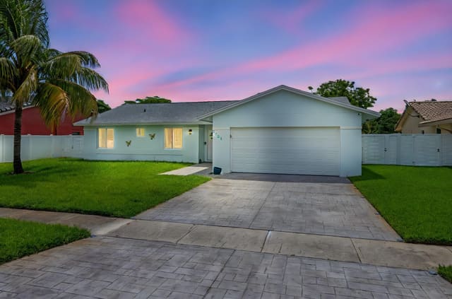 2301 E Lake Miramar Circle, Miramar, FL 33025