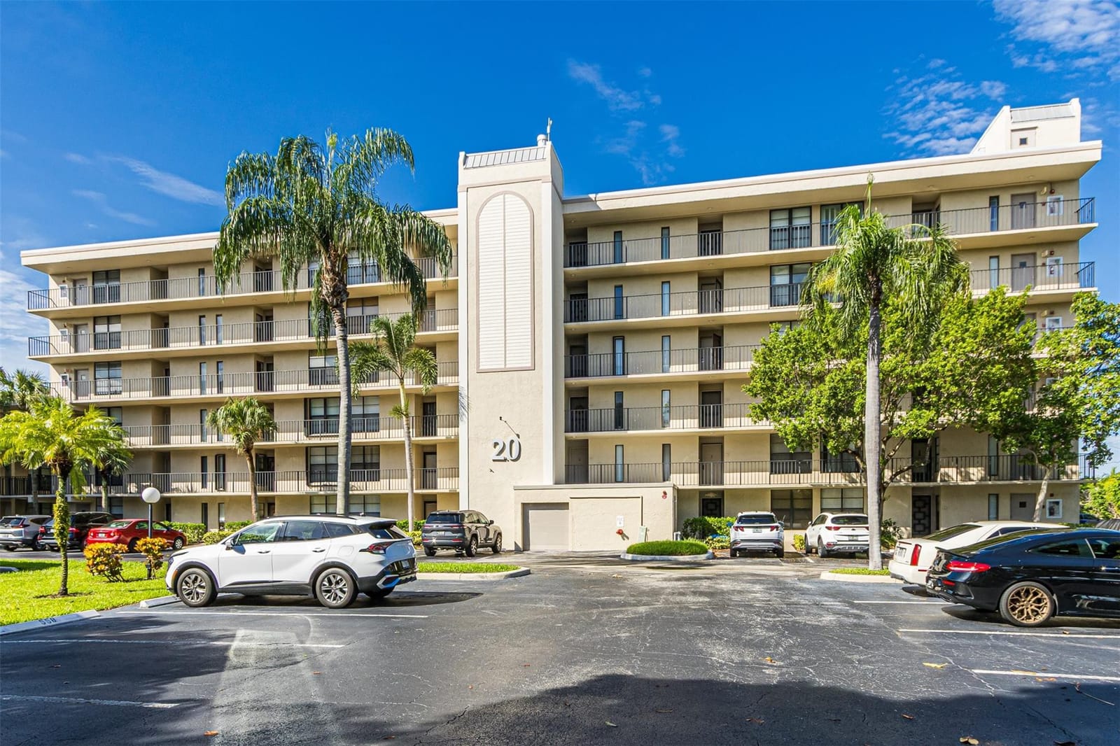 20 Royal Palm 202, Boca Raton, FL 33432