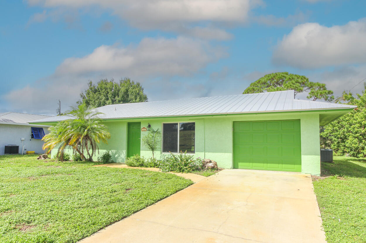 431 NE Julia Court, Jensen Beach, FL 34957 photo 3