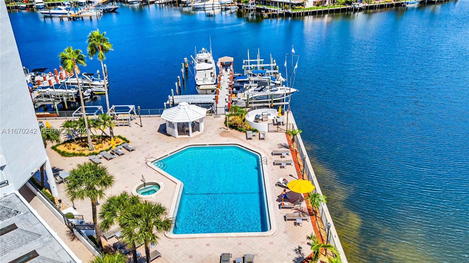 300 Three Islands Boulevard 815, Hallandale Beach, FL 33009 photo 3