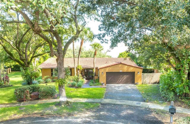 8635 Menteith Terrace, sold in Miami Lakes-Lake Glenn El, Miami Lakes, FL