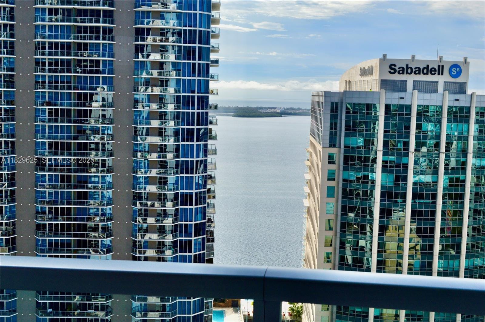 1060 Brickell Avenue 3705, Miami, FL 33131 photo 2