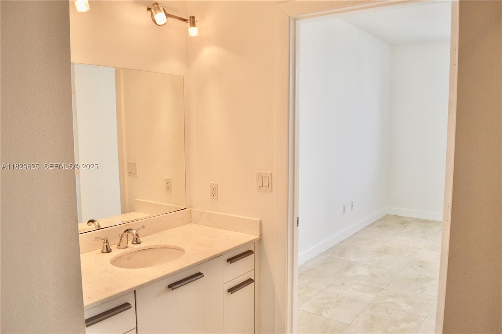 1060 Brickell Avenue 3705, Miami, FL 33131 photo 10