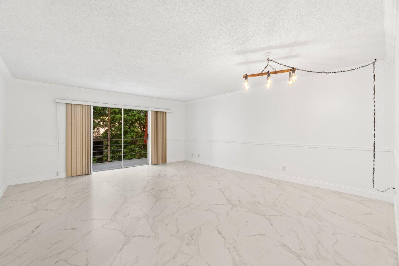 22615 SW 66th Avenue 310, Boca Raton, FL 33428 photo 2