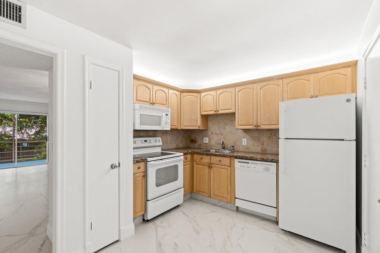 22615 SW 66th Avenue 310, Boca Raton, FL 33428 photo 7