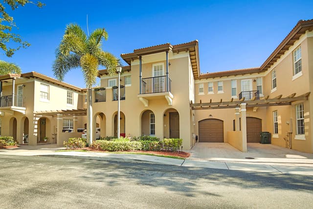 6964 Julia Gardens Drive, sold in Hillsboro Associates Plat, Coconut Creek, FL