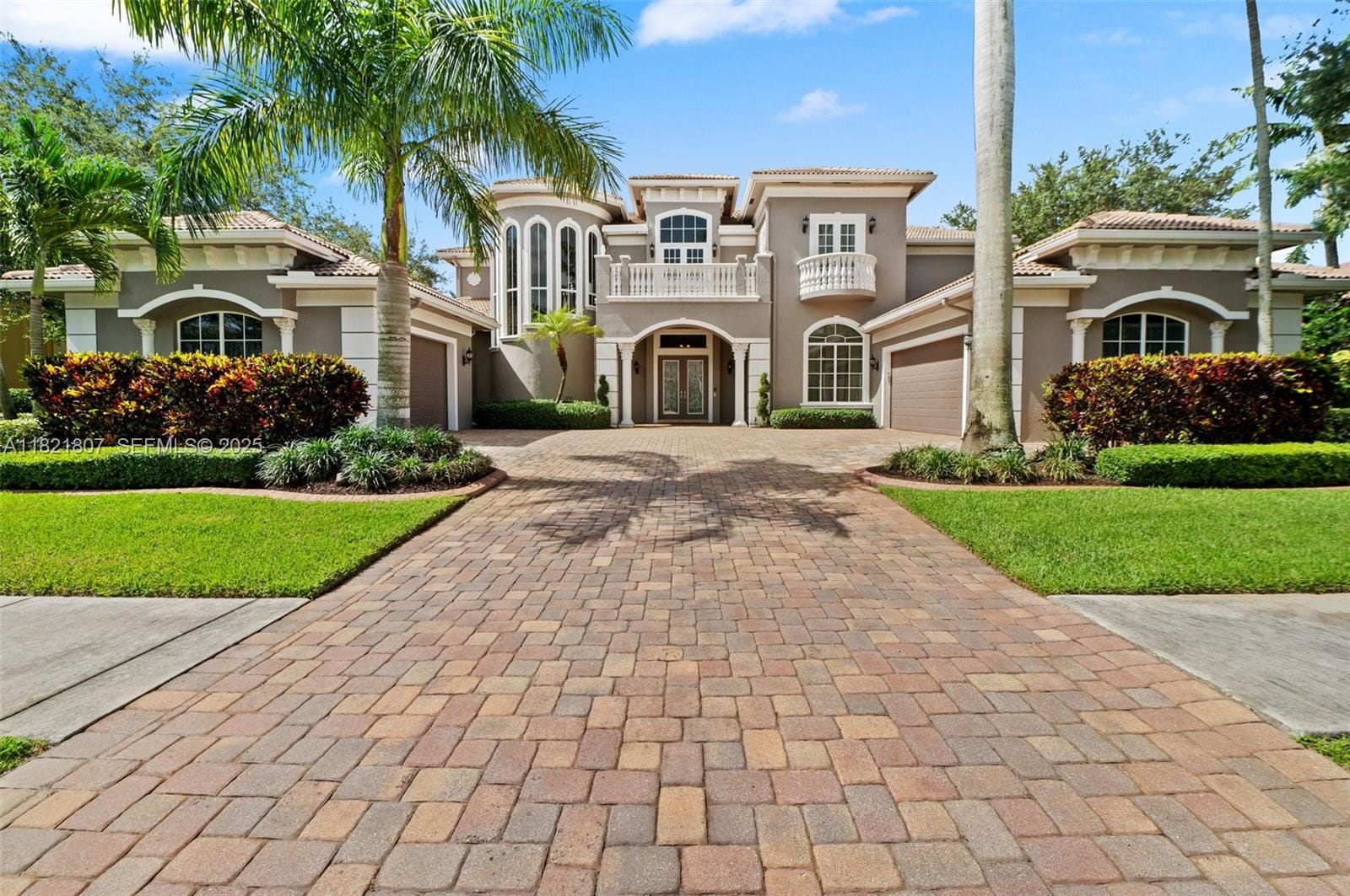 12608 S Stonebrook Circle, Davie, FL 33330