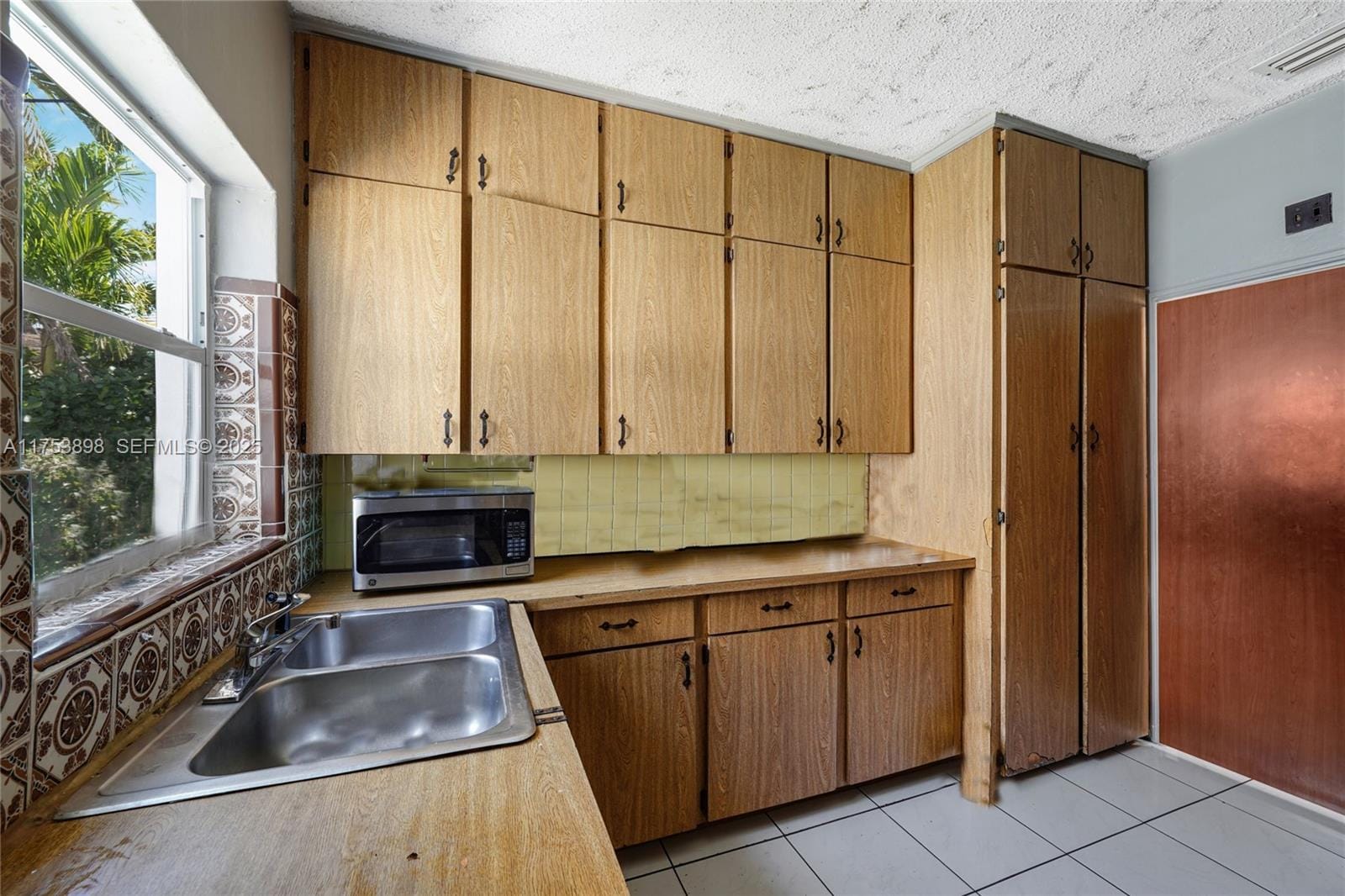 4727 NE 1st Court, Miami, FL 33137 photo 16