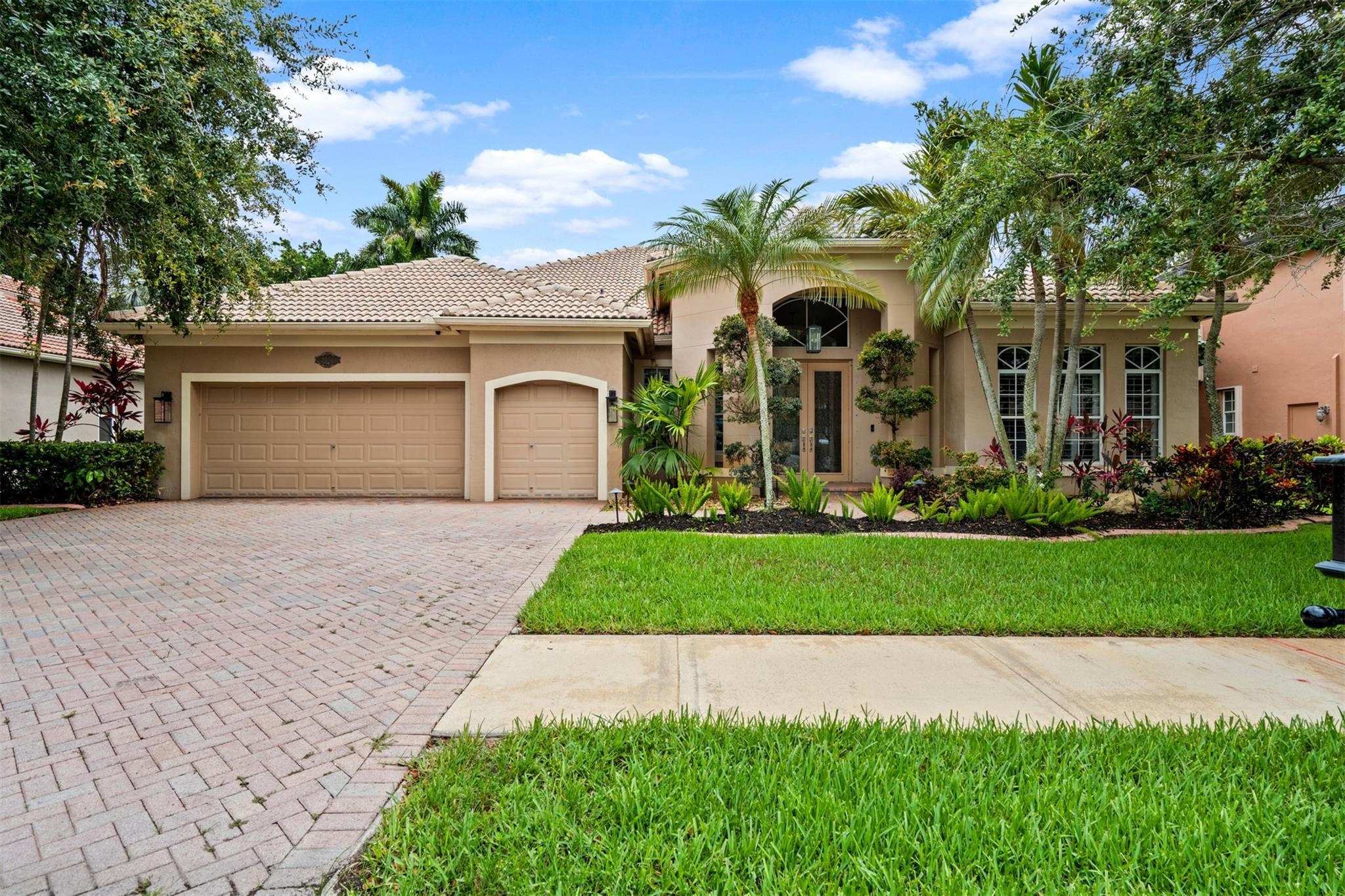 8284 S Lake Forest Drive, Davie, FL 33328, Davie