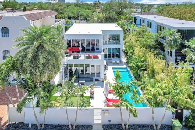1312 SE 2nd Street, sold in Colee Hammock 1-17 B, Fort Lauderdale, FL