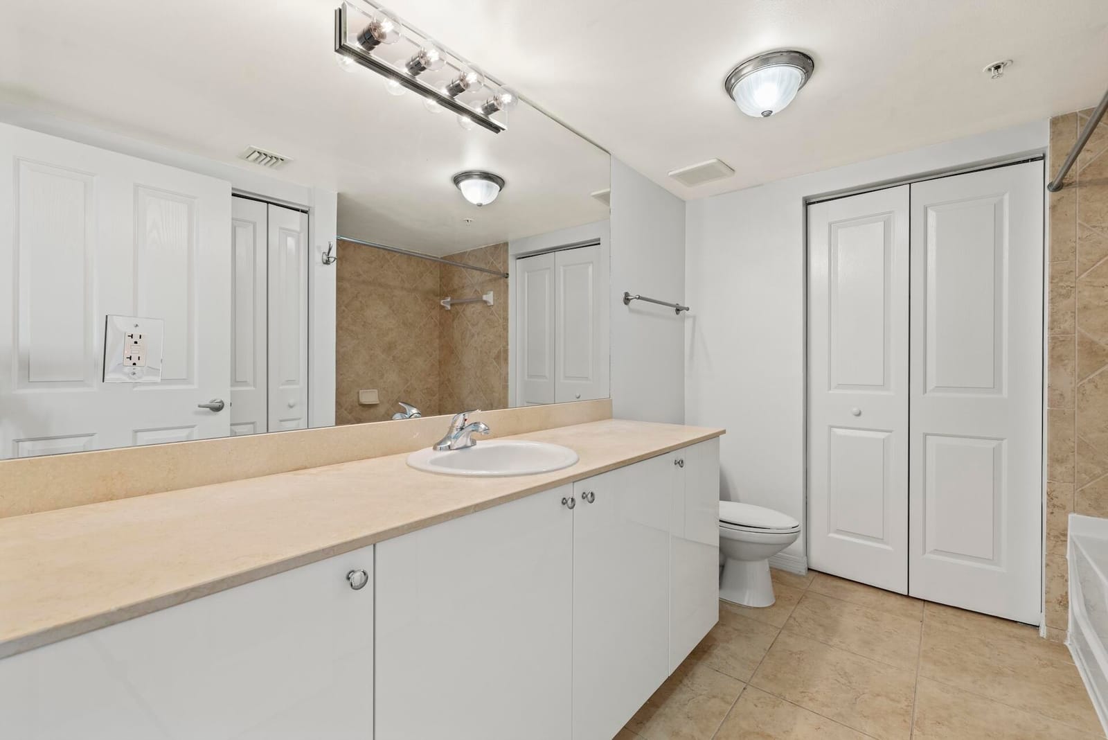 600 S Dixie Highway 535 — photo 10