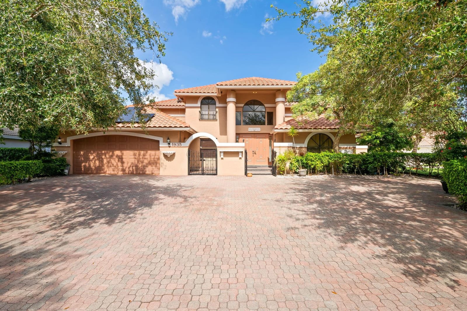 1935 Las Colinas Way — photo 2