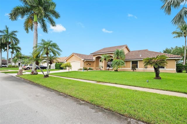 450 NW 195th Avenue, sold in Pasadena At Chapel Trail, Pembroke Pines, FL
