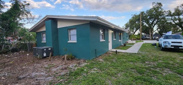 3147 Economy, Fort Myers, FL 33916