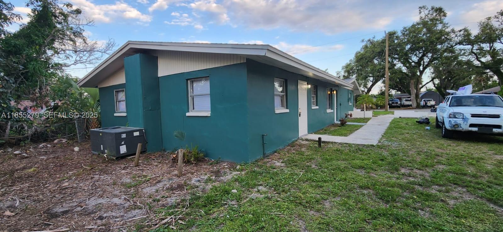 3147 Economy, Fort Myers, FL 33916