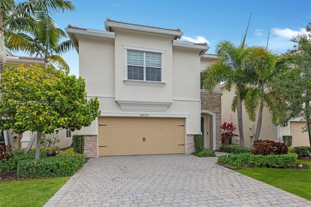 4233 Large Leaf Lane, sold in Parkview At Hillcrest, Hollywood, FL