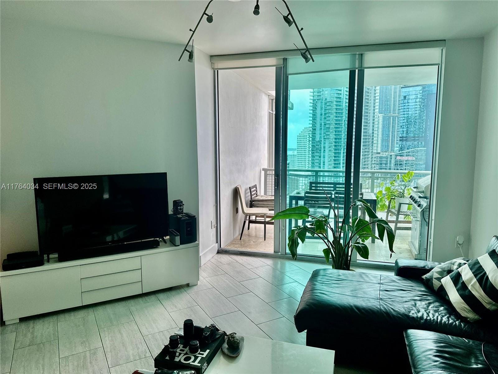 350 S Miami Avenue 2712, Miami, FL 33130 photo 7