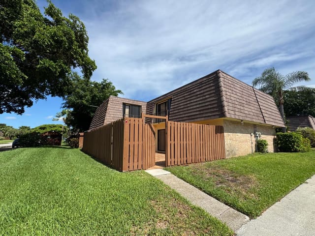 674 Springdale Circle, Palm Springs, FL 33461