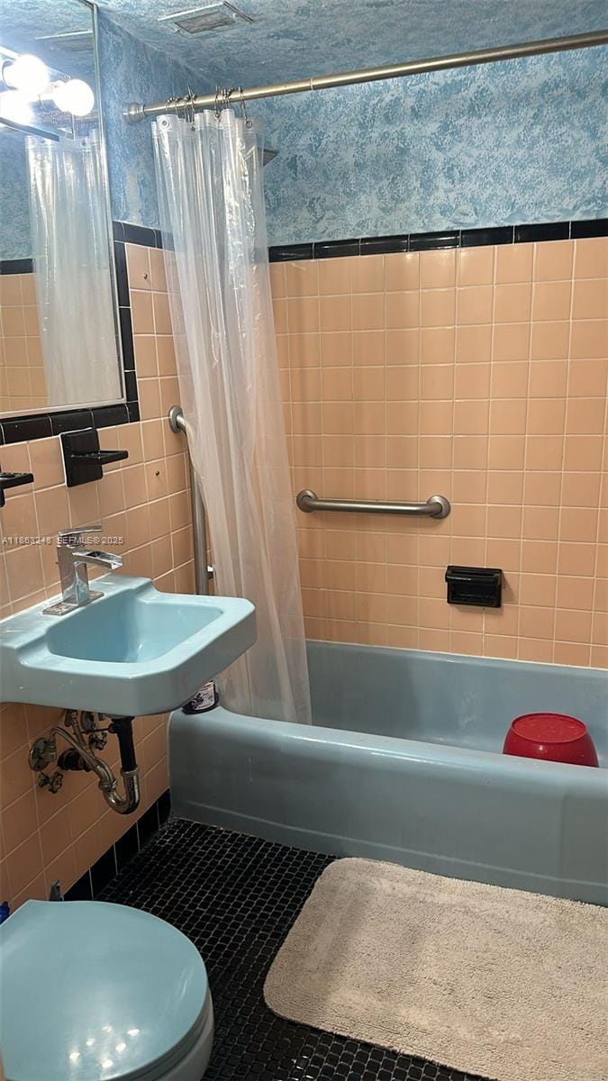 6484 Indian Creek Drive 320 — photo 8