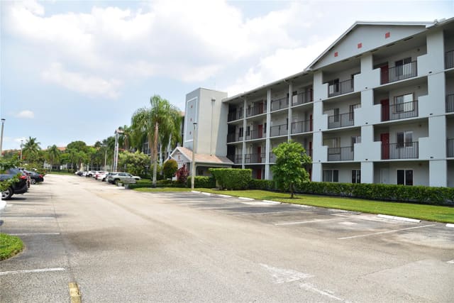 801 SW 138th Avenue 402E, sold in Century Village, Pembroke Pines, FL