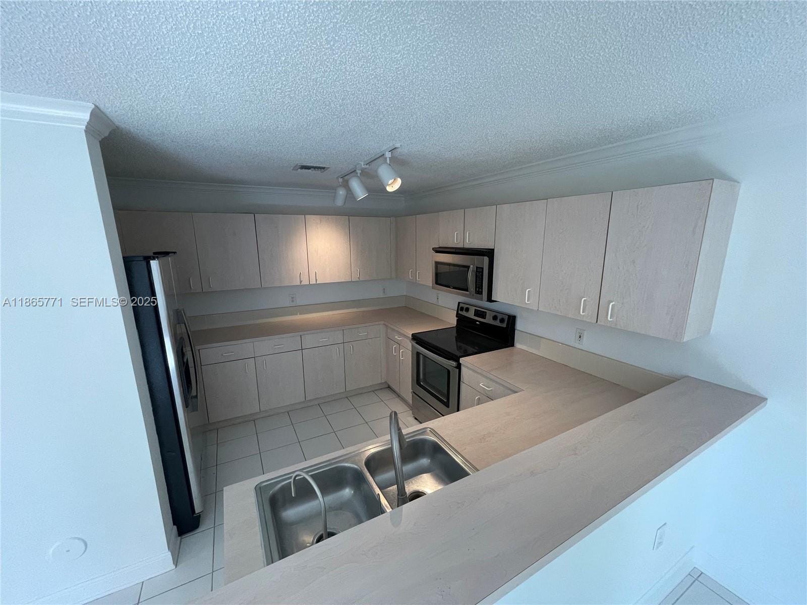 4030 Eastridge Circle, Deerfield Beach, FL 33064 photo 6