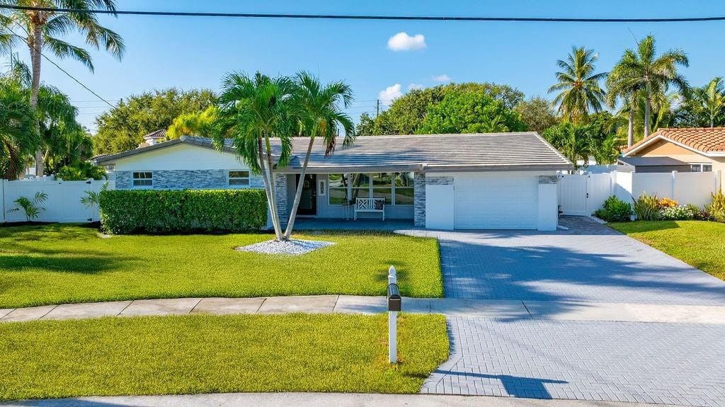 2640 NE 50th Street, Lighthouse Point, FL 33064