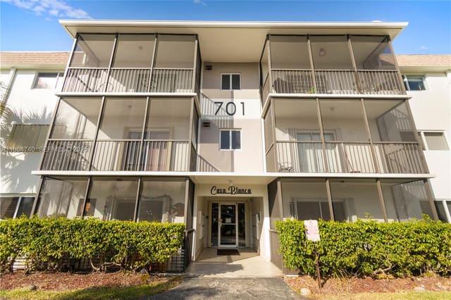 701 NE 1st Court 209, sold in Casa Blanca, Hallandale Beach, FL