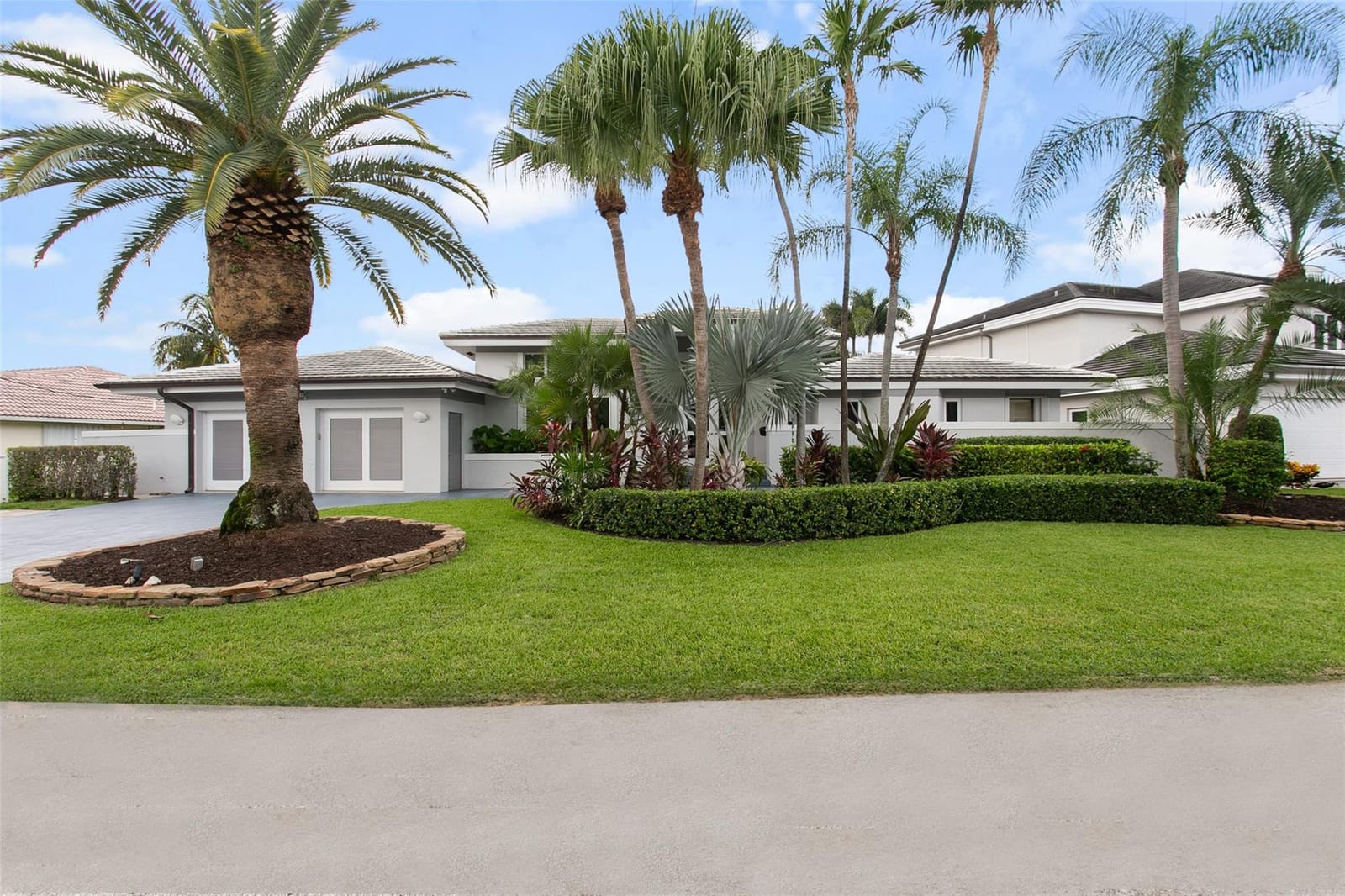 2365 NE 28th Street, Lighthouse Point, FL 33064