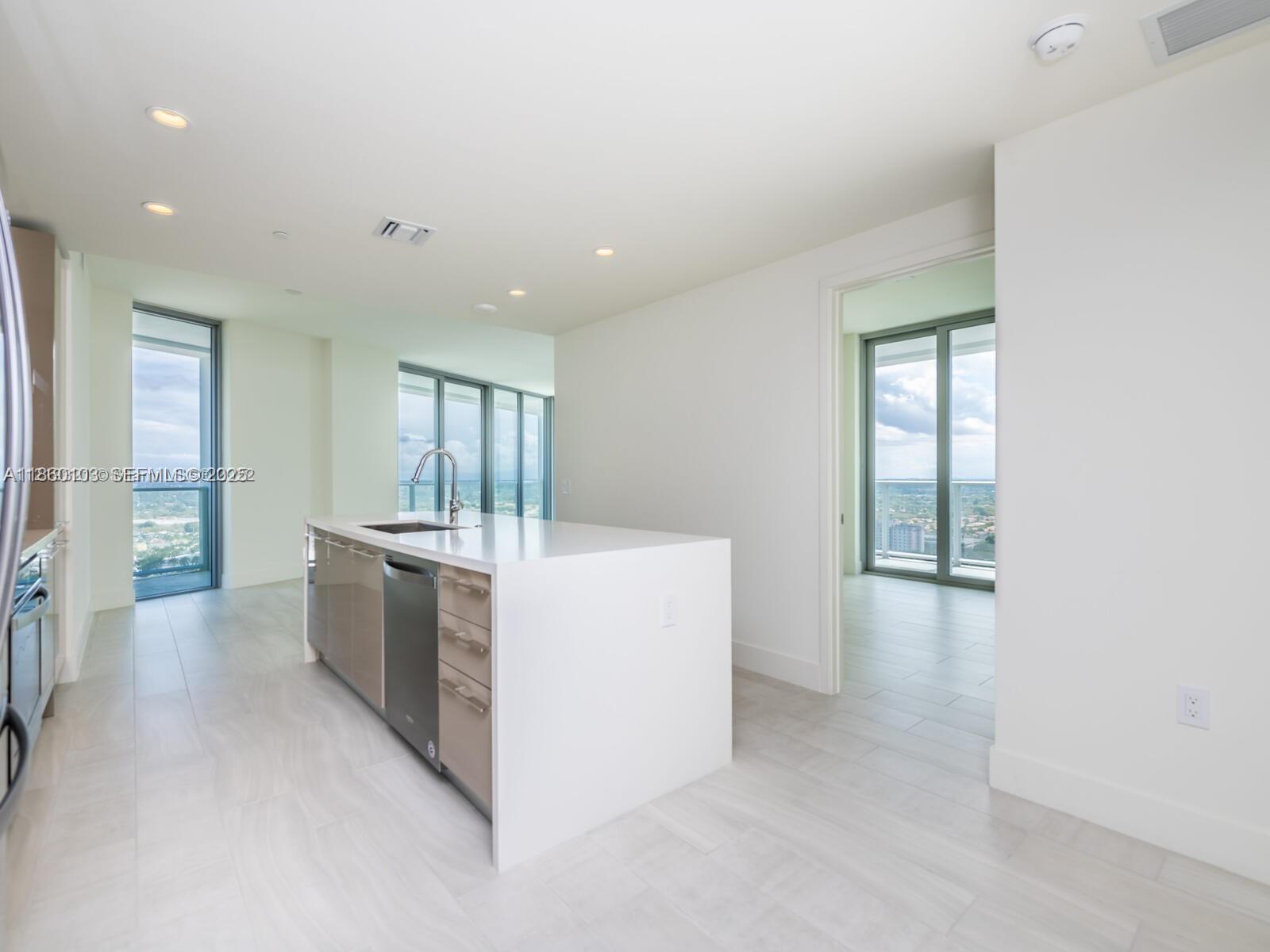 2000 Metropica Way 2509 — photo 4