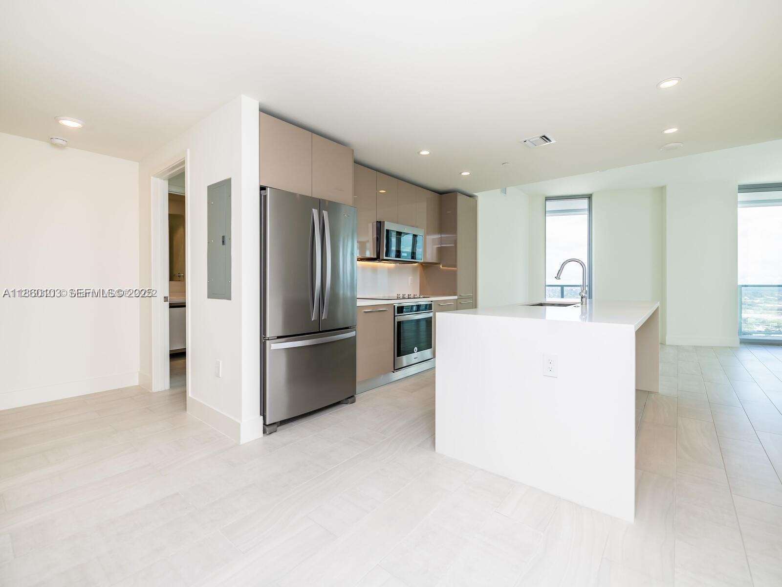 2000 Metropica Way 2509 — photo 5