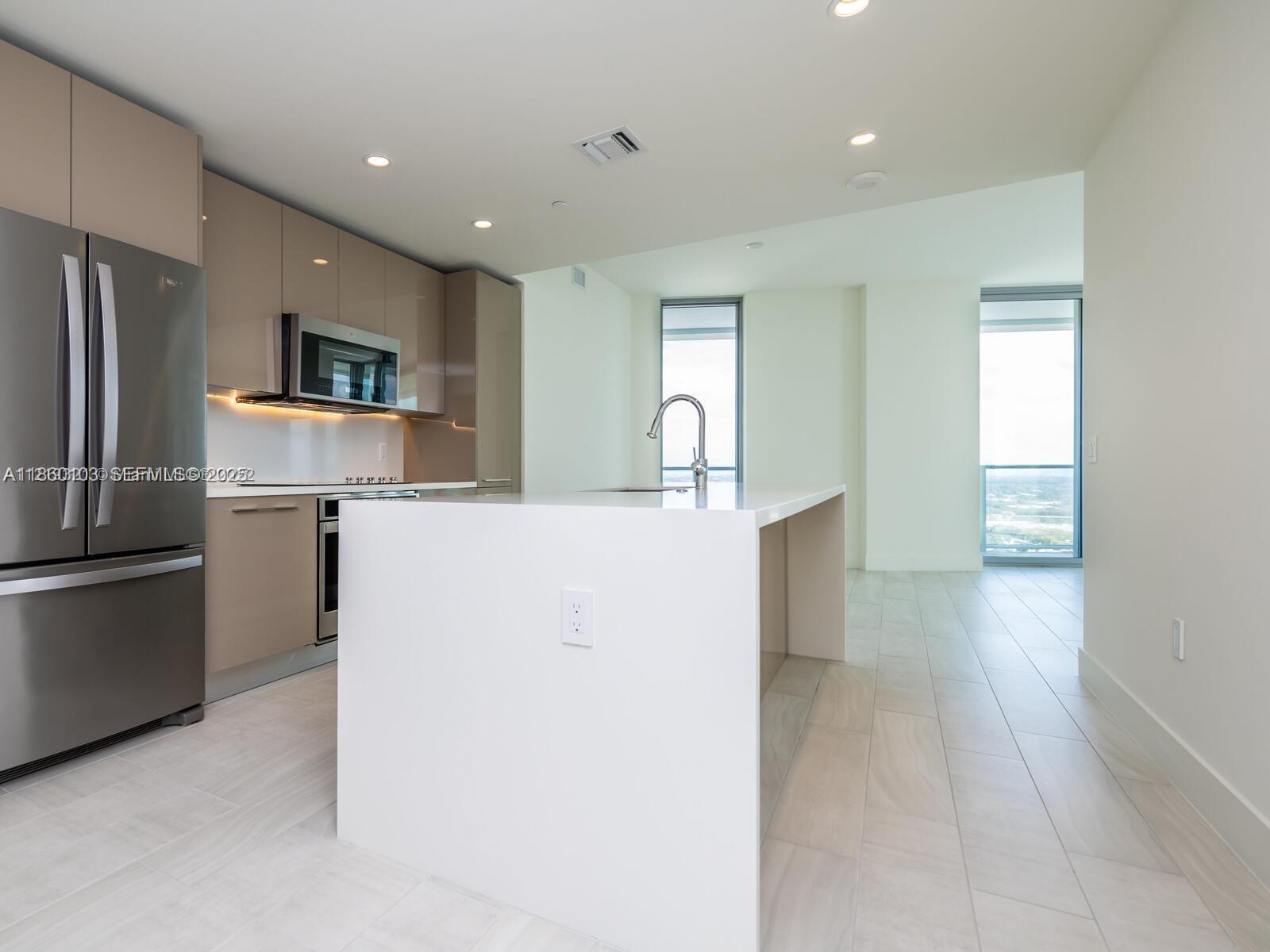 2000 Metropica Way 2509 — photo 6