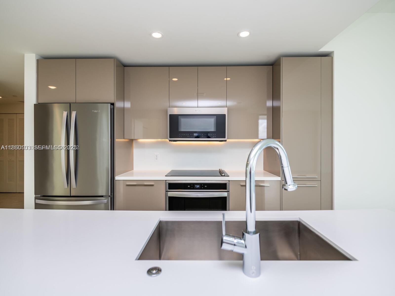 2000 Metropica Way 2509 — photo 7