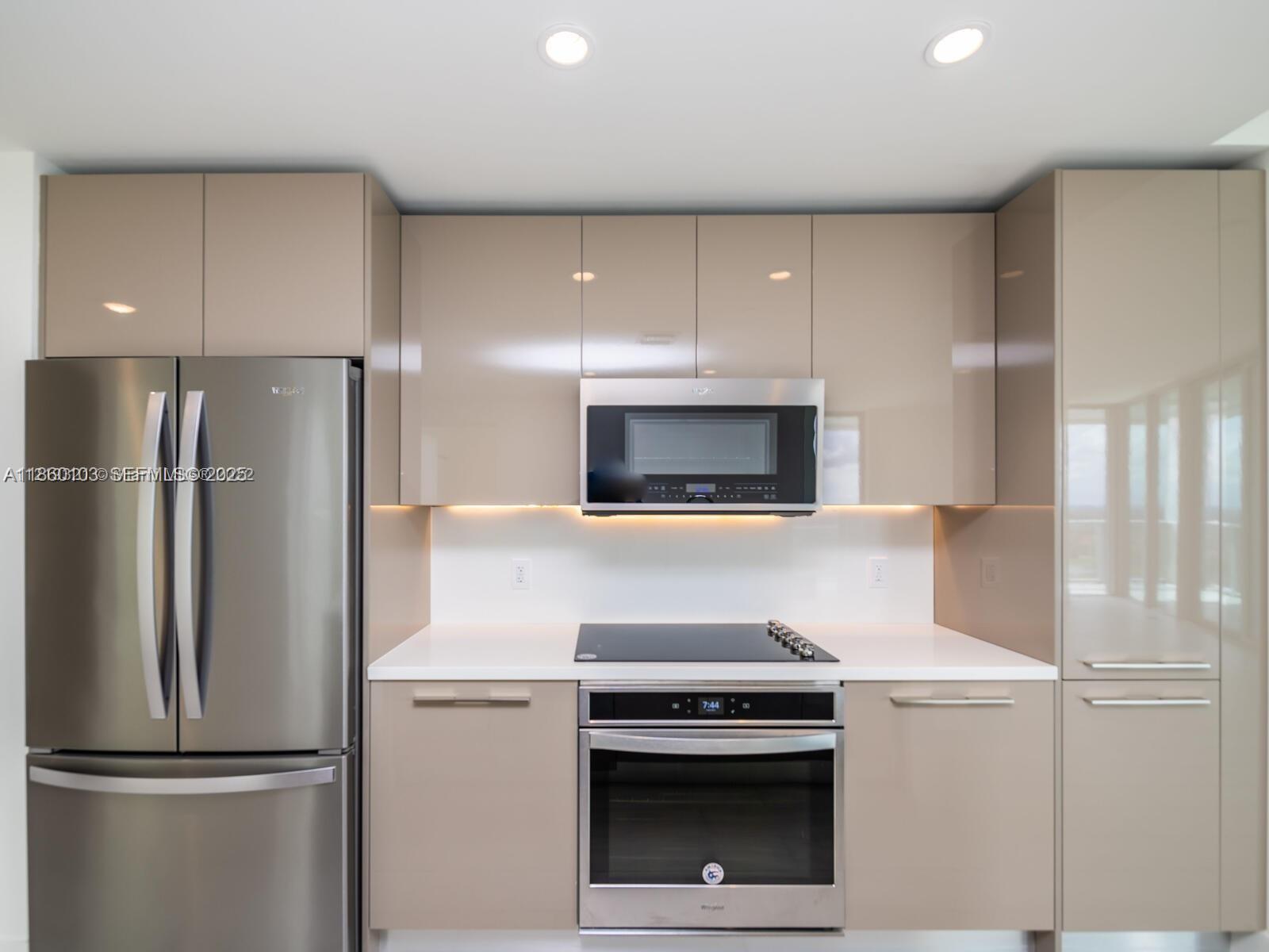 2000 Metropica Way 2509 — photo 8