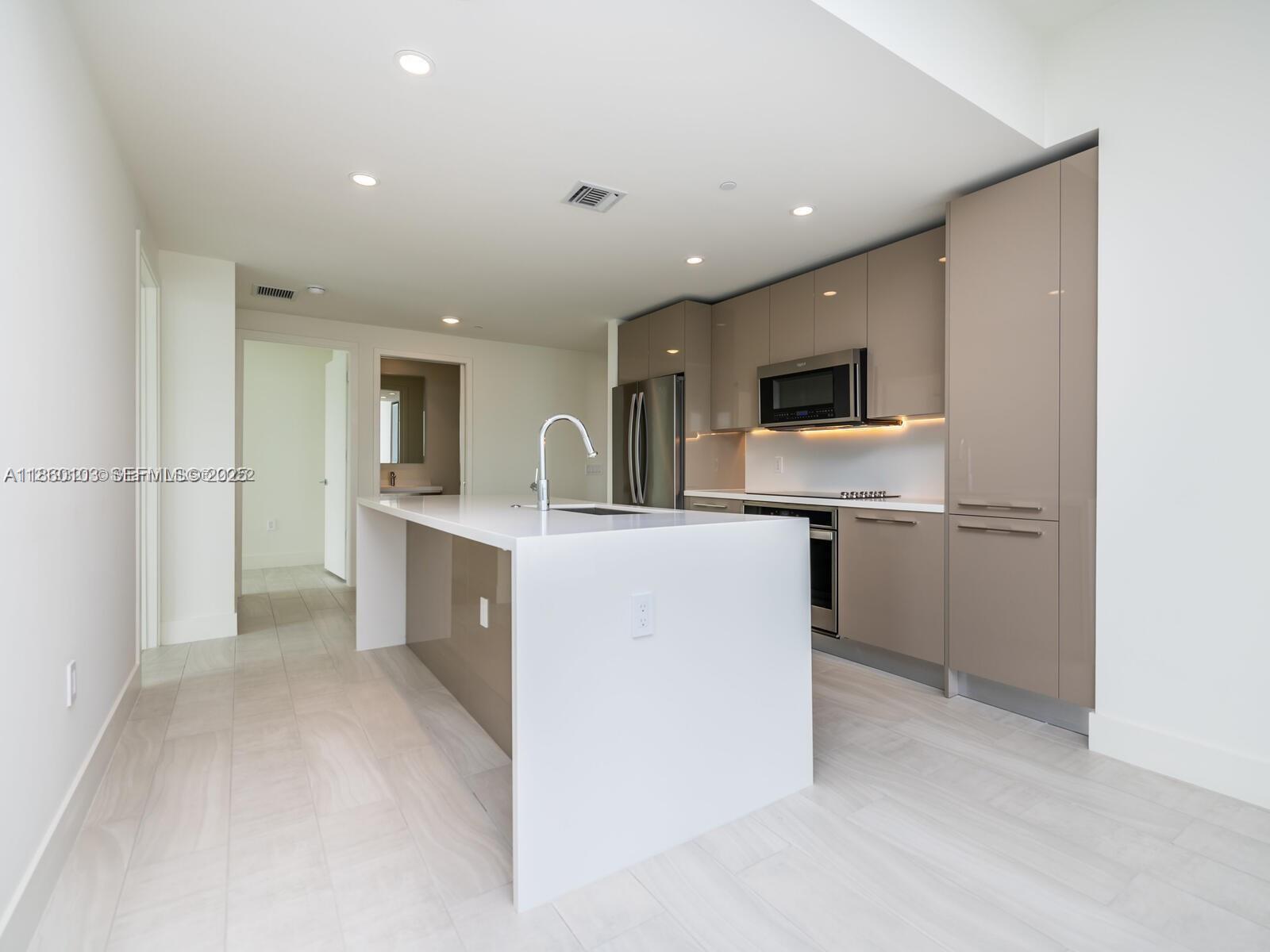 2000 Metropica Way 2509 — photo 9