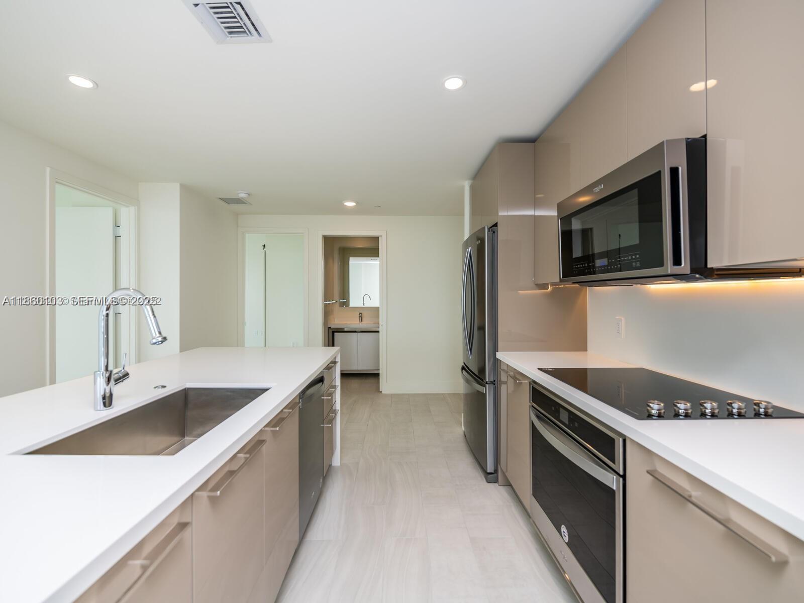 2000 Metropica Way 2509 — photo 10